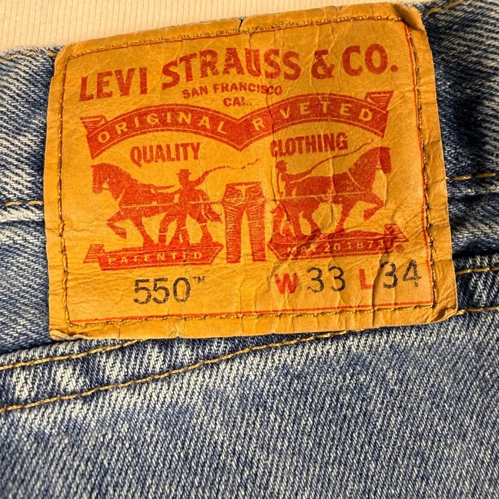 Levi's 550 Relaxed Fit Jeans 33x34 Blue Medium Wash Tapered Leg Cotton Denim